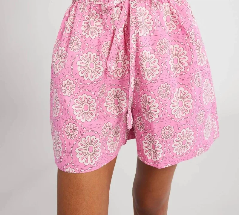 Major Savings Cary Short In Pink Daisy