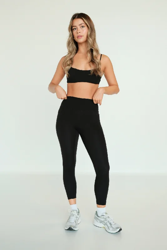 New Markdowns Alpine 8/9 Pocket Leggings - Black