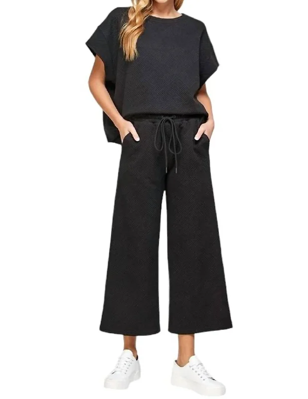 Discount Deals Textured Short Sleeve And Cropped Flare Pant Set In Black