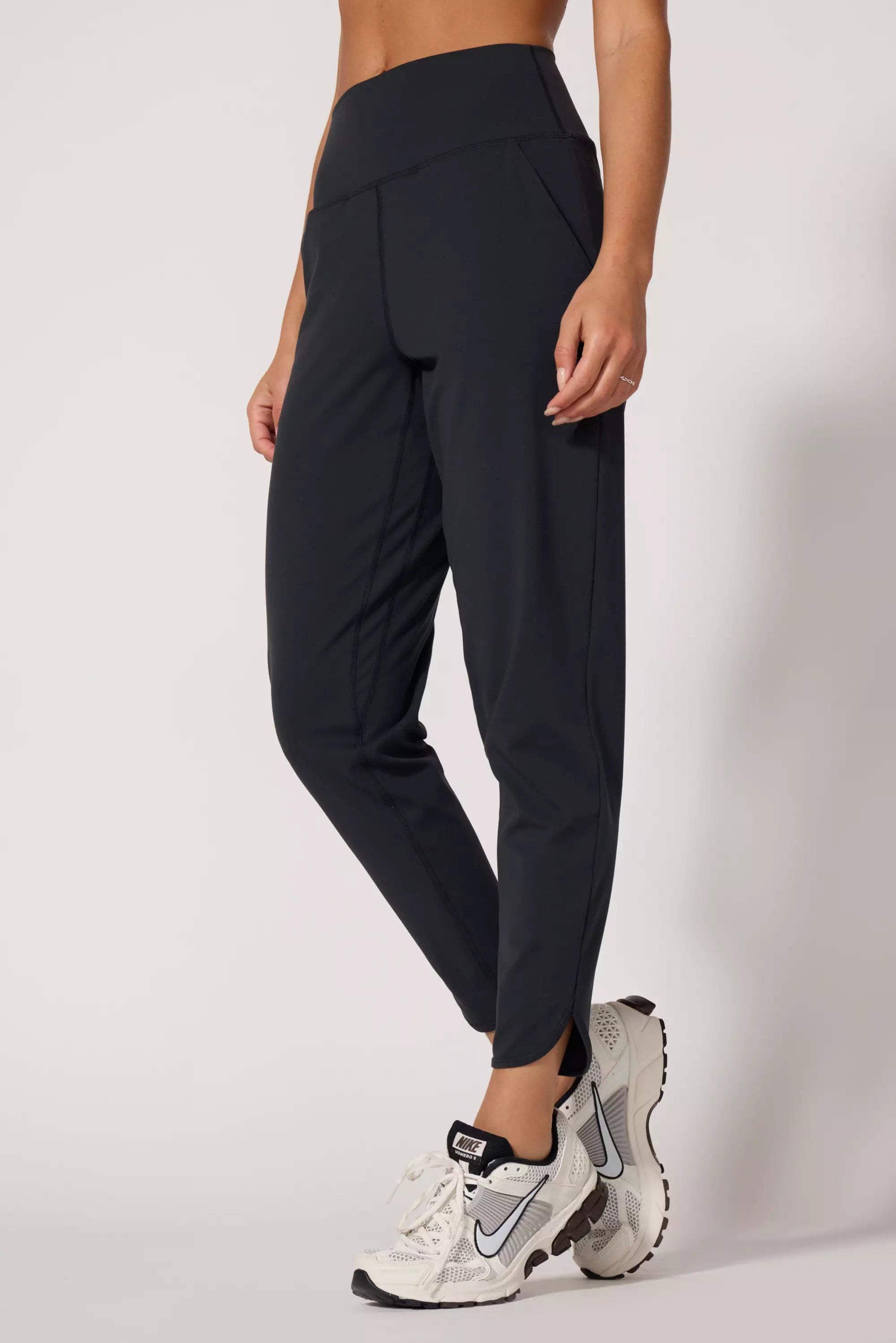 Season Finale Sale Cloud Jogger - Jet Black